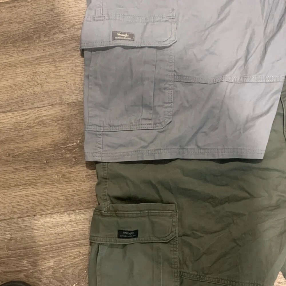 Men's Cargo Shorts - Gray and Green